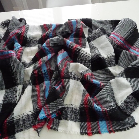 WOMENS NORDSTROM NATASHA SOFT PLAID BLANKET SCARF - Picture 3 of 3